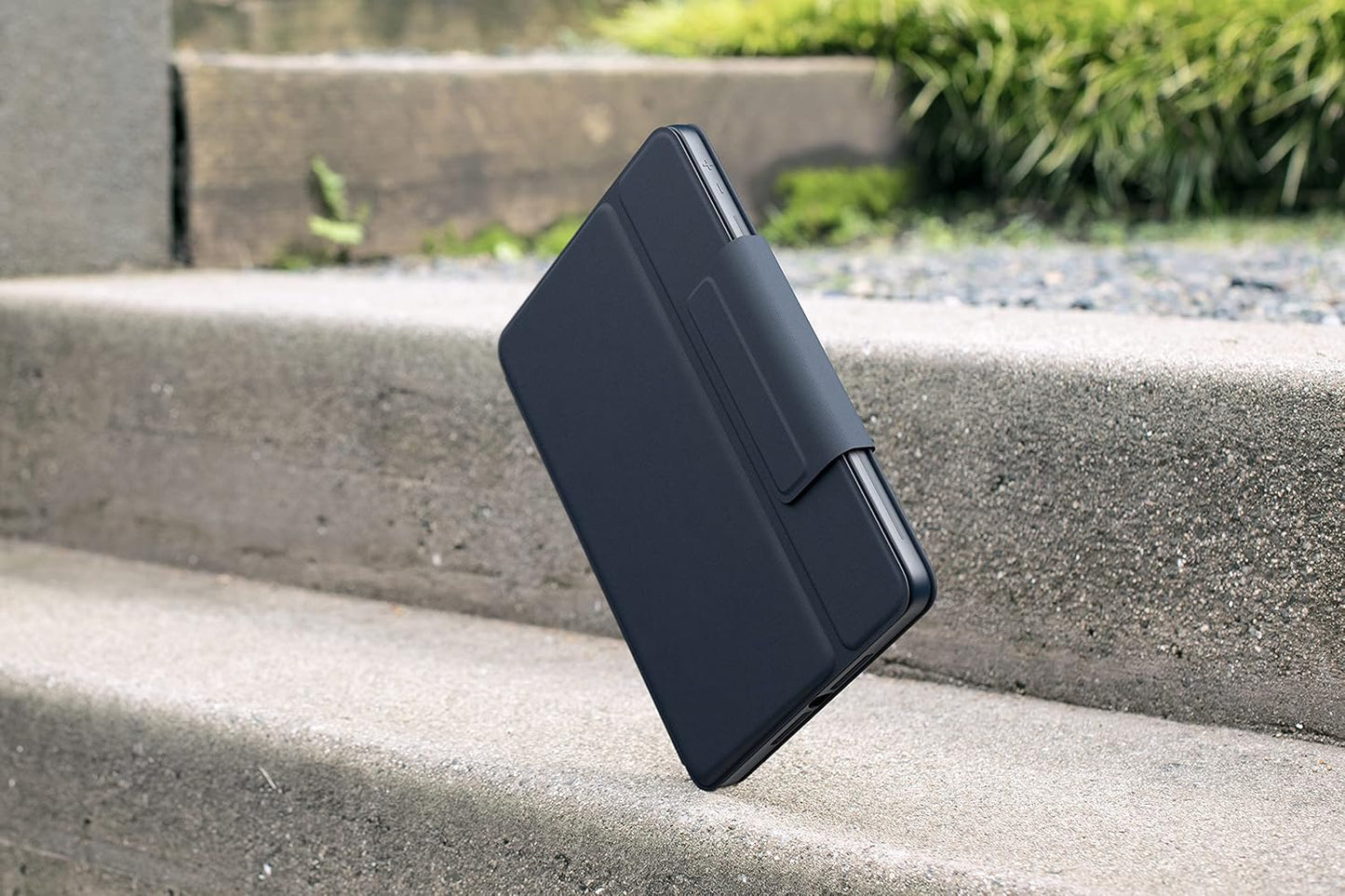 Logitech Rugged Combo 3 iPad Keyboard Case with Smart Connector for iPad (7th and 8th Generation) for Education - Classic Blue